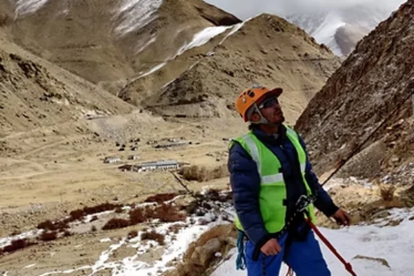 ICE CLIMBING IN LEH