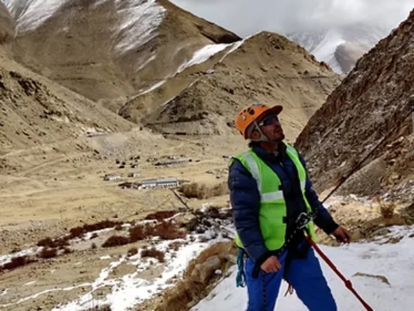 ICE CLIMBING IN LEH